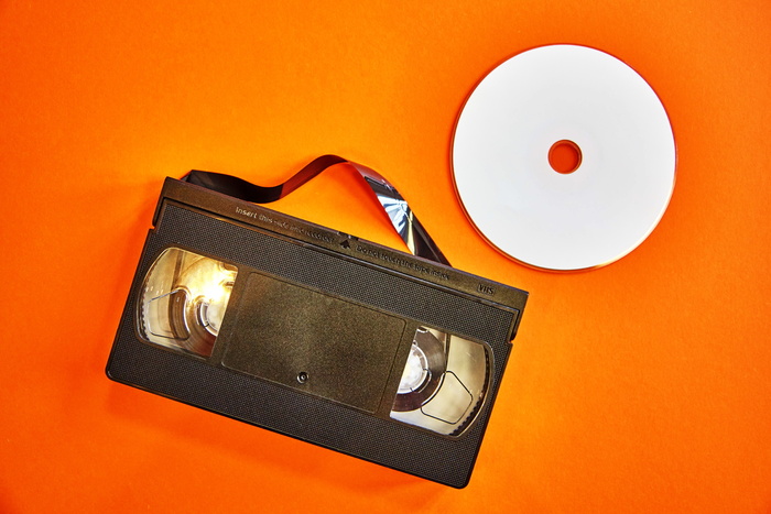 vhs，dvd，视频短片，橙色，彩色背景，工作室拍摄，橙色，室内
