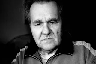 灰度，人，拉链夹克，人，人，孤独，孤独，年老