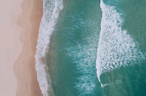 白天海浪的航空摄影 白天海浪的航空摄影