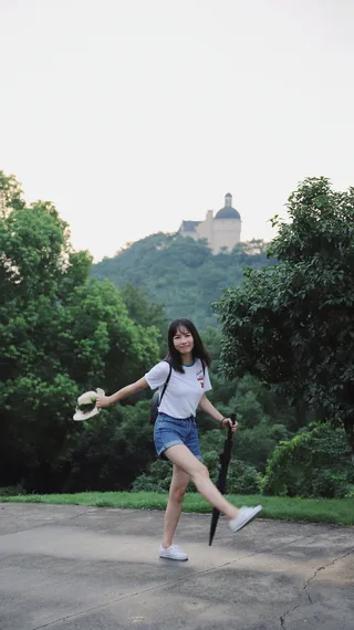 全长，单人，植物，真人，树木，生活方式，天空，休闲服装