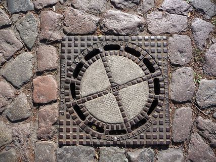 地下、渠道、污水系统、人孔盖、隐形、隐藏、封闭、处置