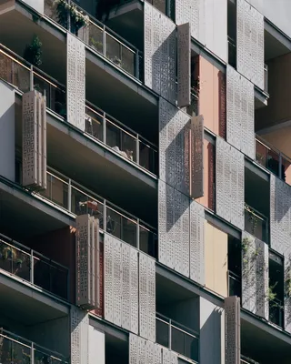 灰色混凝土建筑, 前视图, 建筑物, 构建, 体系结构, 立面, 窗口, 阳台