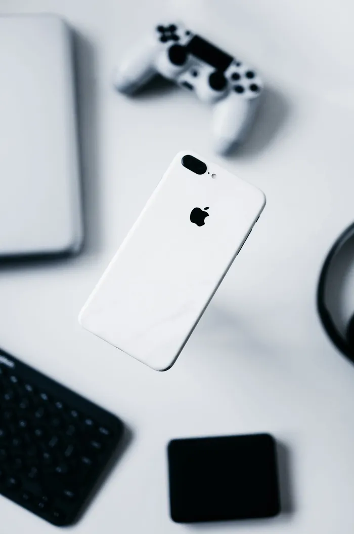 iphone、智能手机、浮子、耳机、键盘、笔记本电脑、控制器、玩家