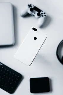 iphone、智能手机、浮子、耳机、键盘、笔记本电脑、控制器、玩家