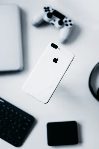 iphone、智能手机、浮子、耳机、键盘、笔记本电脑、控制器、玩家