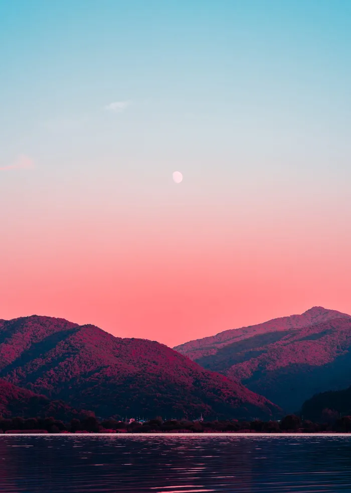 水体和山体摄影