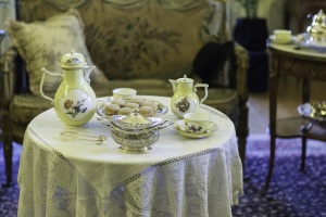 Polesden Lacey、Surrey、National Trust、edwardian country house、wealth、茶室、茶几、双人茶