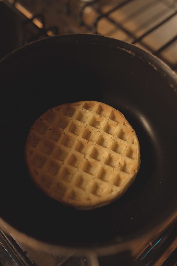锅上的圆华夫饼