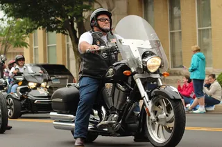 摩托车，摩托车手，阵亡将士纪念日，游行，自豪，旅行，美国，小镇