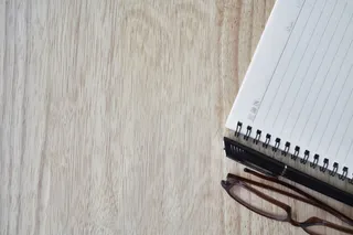 白色、笔记本、黑色、镶框、眼镜、钢笔、作品、课程