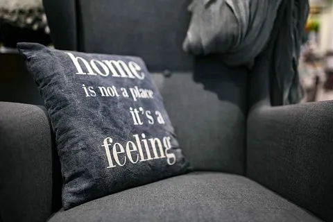 灰白色枕头系列