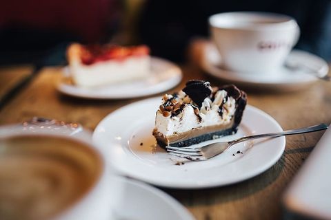 在咖啡馆喝一杯咖啡