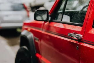 老红吉普车切诺基