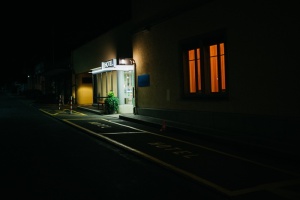 混凝土、建筑、灯光、建筑、基础设施、酒店、黑暗、夜晚