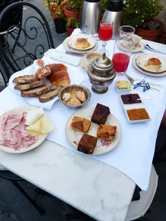 烘焙、面包、透明、酒杯、食物、放置、白色、桌子 烘焙、面包、透明、酒杯、食物、放置、白色、桌子