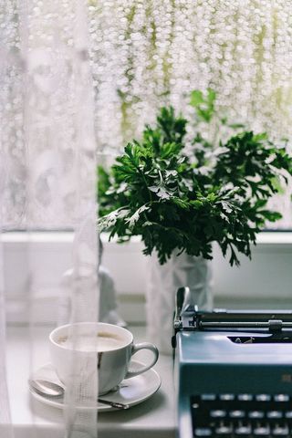 雨天使用旧打字机