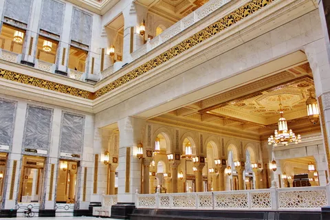 灰色和米色混凝土建筑 灰色和米色混凝土建筑
