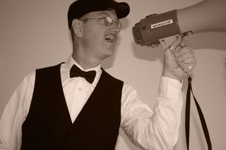 扩音器，导演，电影，两个人，领结，男人，人，衣服