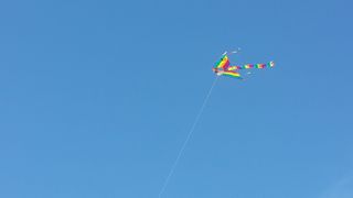 天空，风筝，飞行，高度，风筝-玩具，飞行，蓝色，晴朗的天空