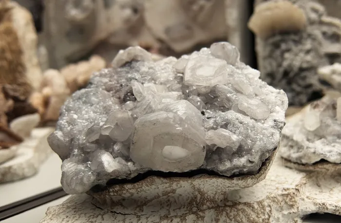 水晶、石头、石英、宝石、矿物、固体、聚焦前景、特写