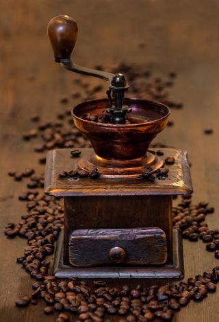 浅，聚焦摄影，铜色咖啡研磨机，咖啡，研磨机，旧咖啡研磨机，咖啡，咖啡因