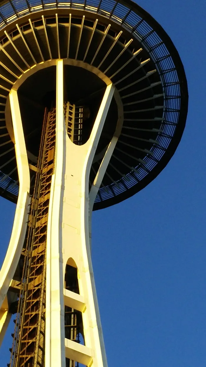 西雅图，太空针，太空针（spaceneedle），西雅图天际线，美国城市地标，低角度视图，建筑，天空