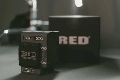 红色标签盒特写照片 红色标签盒特写照片