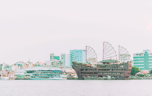 水体附近的城市建筑