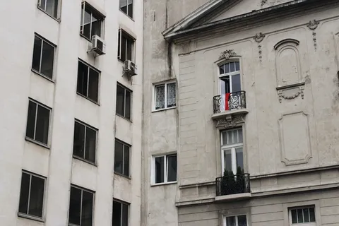 灰色混凝土建筑