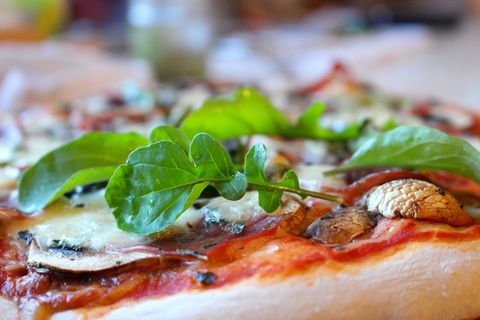 披萨、意大利美食、美食、公寓、食物、食物和饮料、蔬菜、特写