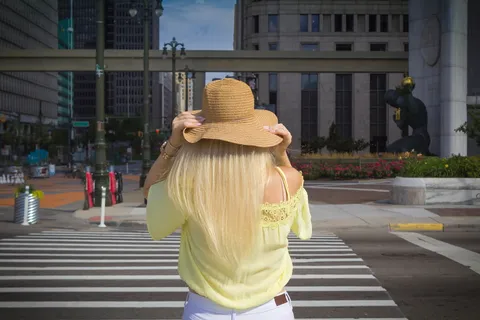 城市，城市生活，生活，女性，模特，帽子，金发，女孩