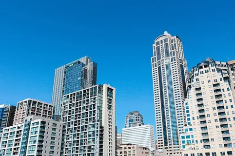 高层建筑白天建筑摩天大楼城市市中心建筑 高层建筑白天建筑摩天大楼城市市中心建筑