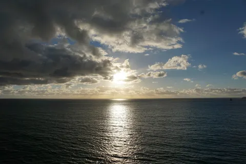 天空、光、云、蓝色、海洋、太阳、蓝色、海洋、大西洋 天空、光、云、蓝色、海洋、太阳、蓝色、海洋、大西洋