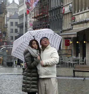 扭矩,快乐,放松,下雨,雨伞,一起,采访,安特卫普 扭矩,快乐,放松,下雨,雨伞,一起,采访,安特卫普