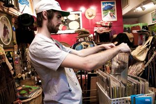 美国，奥斯汀，南国会大道，旧货店，古董，胡子，男人，唱片