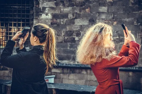 街道照片,不对称,颜色,红色,黑色,自拍,手机,照片 街道照片,不对称,颜色,红色,黑色,自拍,手机,照片