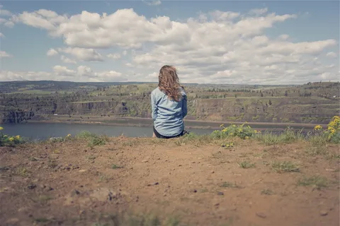 女人，蓝色，衬衫，上衣，悬崖，层云，穿蓝色衣服的女人，在上面