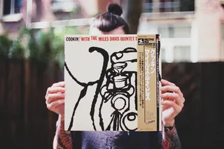 拿着盒子的人，人，人类，人，荷兰，阿姆斯特丹，唱片，贴纸