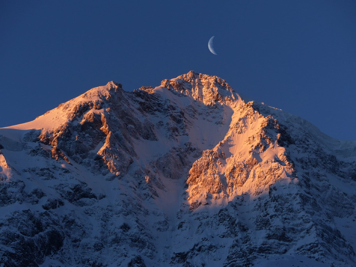 雪山月牙