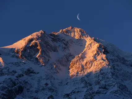 雪山月牙 雪山月牙