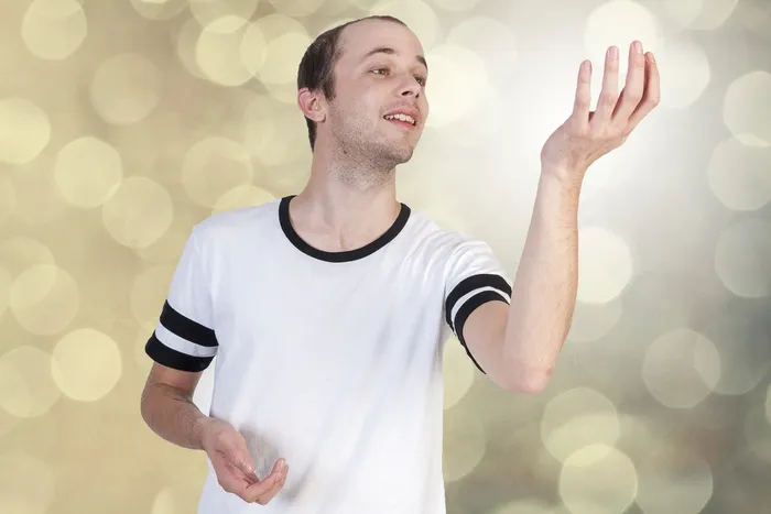 英俊的年轻人，看，进，轻，快乐，一个人，年轻的成年人，站着