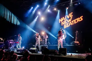 人，灯光，人群，音乐，成年人，观众，乐队，音乐会