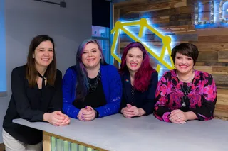 穿各色开衫的女人