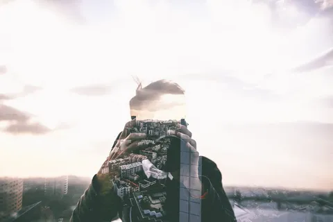 人,手持,摄像机,建筑,倒影,轮廓,白天,人 人,手持,摄像机,建筑,倒影,轮廓,白天,人