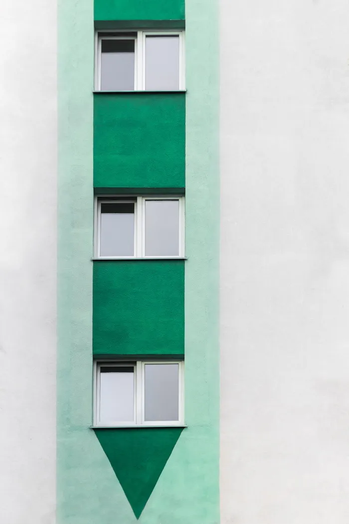 白色木推拉玻璃窗