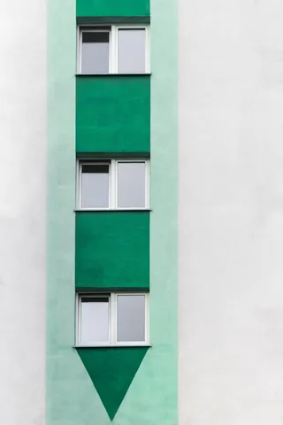 白色木推拉玻璃窗