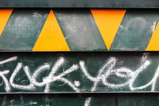 涂在金属屏障上的*。