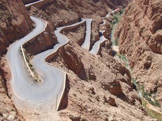 道路、转弯、沙漠、白天、自然、高角度视图、岩石、无人