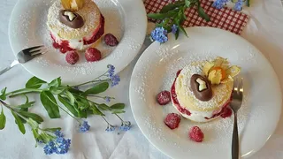 烘焙糕点，比斯基特，蛋糕，蛋糕块，覆盆子，甜点，奶油，烘焙