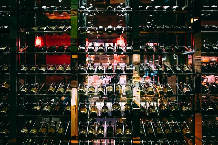 各式酒瓶展示